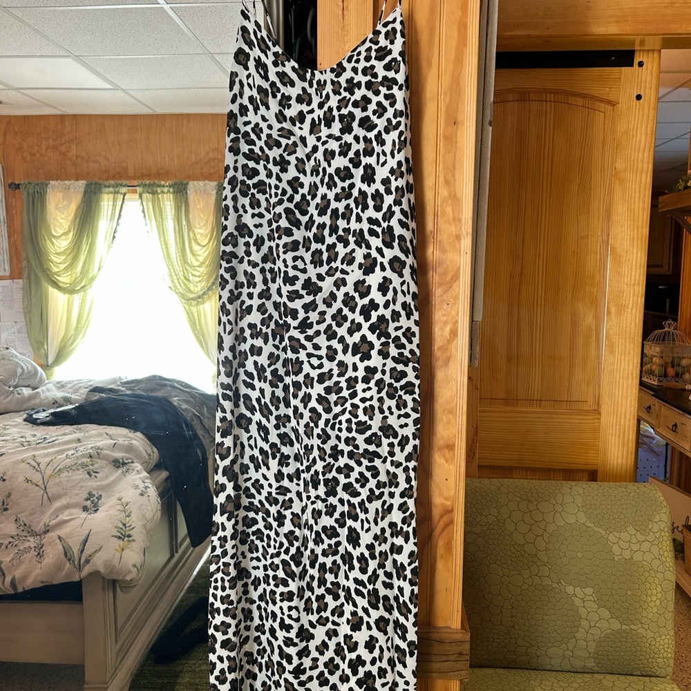 ‼️NWT‼️ Hopely leopard print dress - Picture 7 of 7